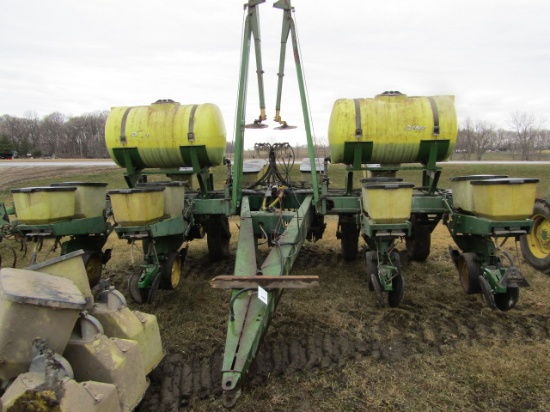 John Deere Model 7000 8 Row 36 Inch Corn Planter, Liquid Fertilizer, Yetter