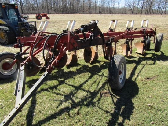 Nice IH Model 770 6 X 16 Inch Pull Type Automatic Reset Plow, Coulters