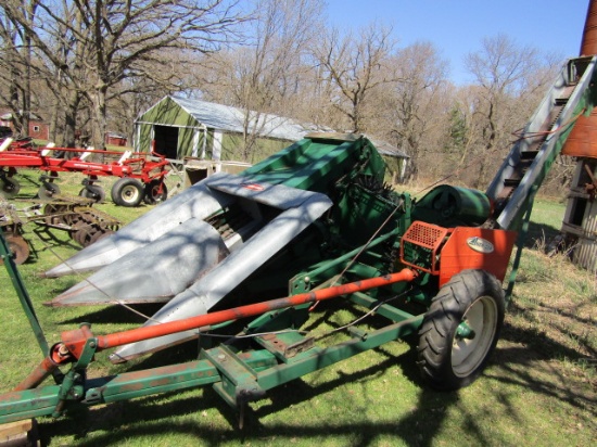 New Idea Model 324 Two Row Wide Pull Type Corn Picker, 8 Roll Husking Bed,