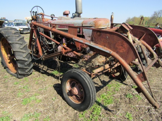 Farmall M, Wide Front, Loader, Good Metal