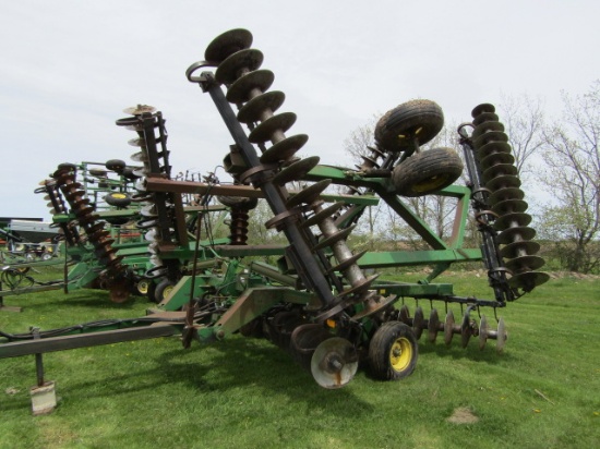 John Deere Model 635 32 FT. Hydraulic Fold Disc, Dual Wheels on Main Frame