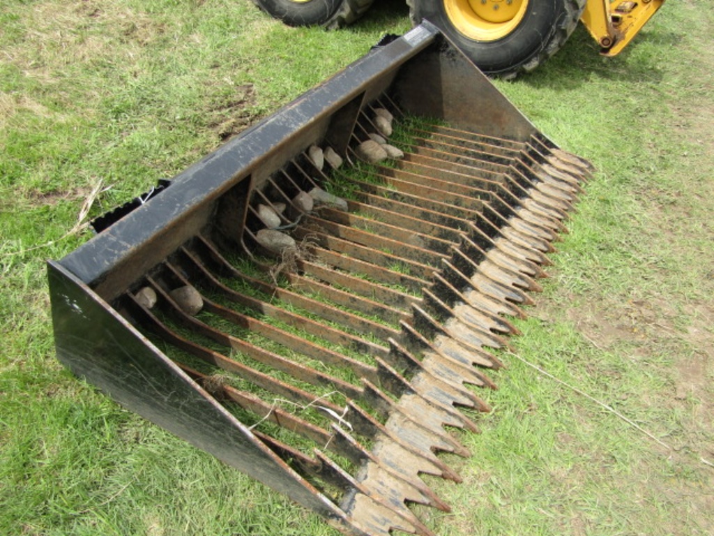 LARGE GILMAN-FOLEY, MN AREA FARM EQUIPMENT AUCTION