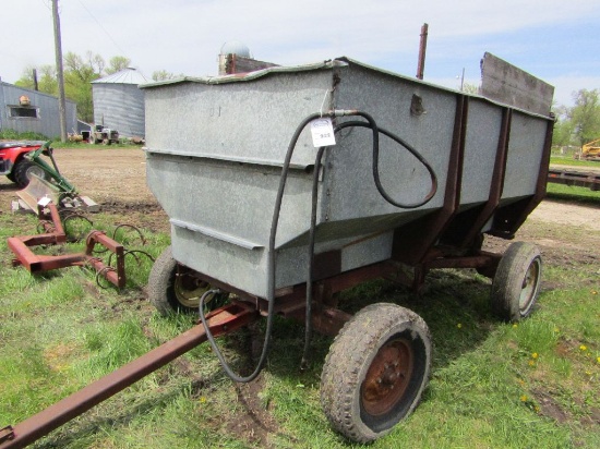 Flair Box with Hydraulic Hoist on Lindsay Four Wheel Wagon
