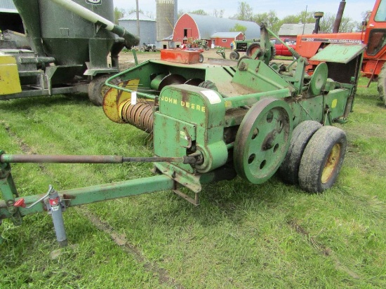 John Deere 24T Square Baler with Chute