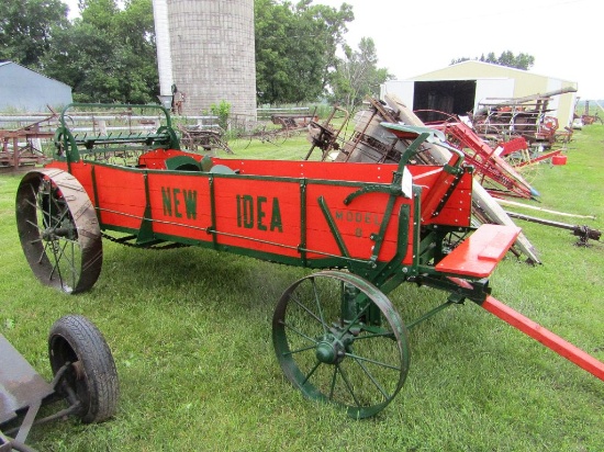 New Idea Model 8 Four Wheel Horse Spreader, Good Beaters, Wide Spread, Rest