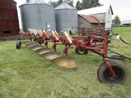 IH 700 6 X 18 Inch Pull Type Automatic Re-Set Plow