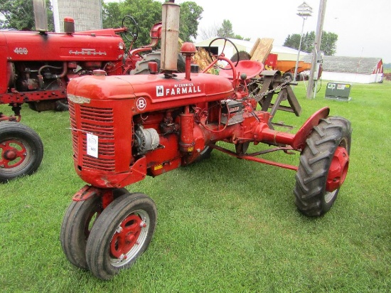 Farmall Model B, Offset, Culti-vision, Nice Metal, Sells with Rear Mounted