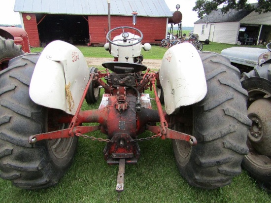 Ford Model 800 Gas Tractor, Grille Front Hitch, Power Steering, Nice Metal,