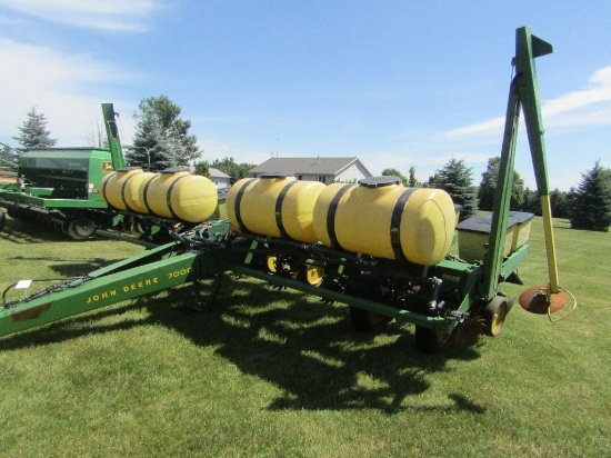 John Deere Model 7000 8 Row 30 Inch Corn Planter