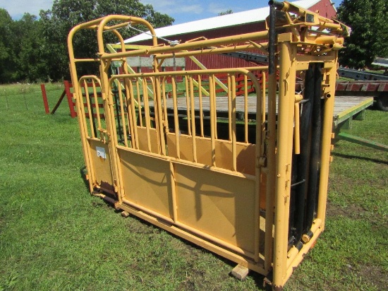 Very Clean Foremost Model 125 Squeeze Chute, Self- Locking Head Gate, Palp
