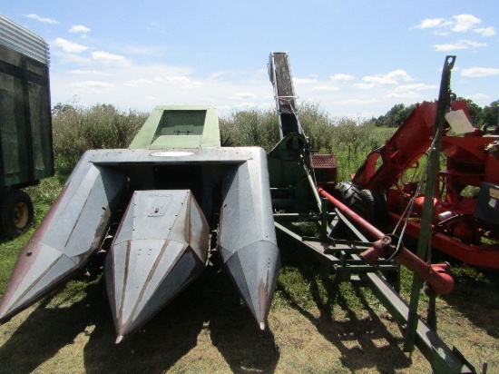 New Idea Model 324 Two Row Pull Type Corn Picker, 8 Roll Husking Bed