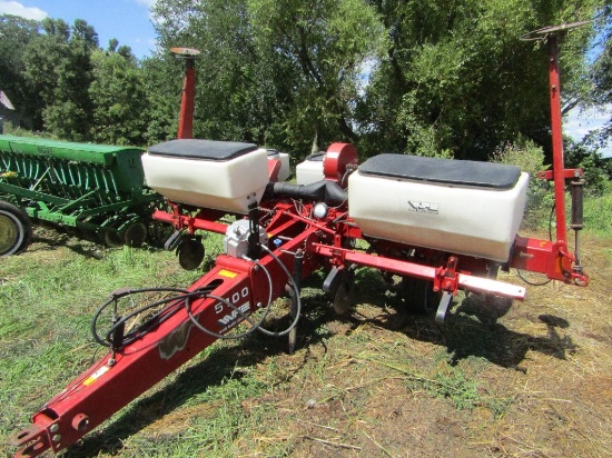 White Model 5100 4 Row X 30 Inch Corn Planter, Dry Fertilizer, PTO Pump