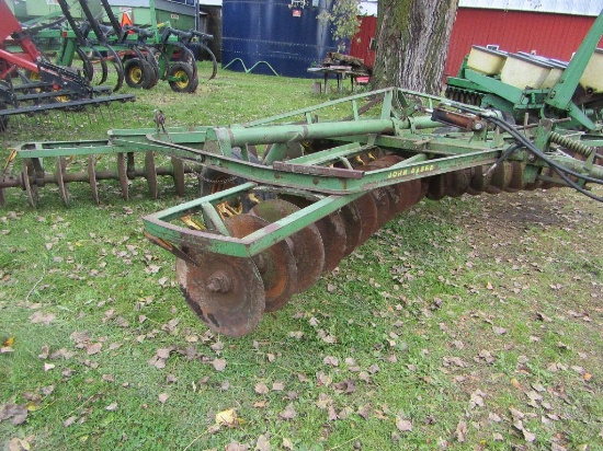 John Deere AW 15 FT. Tandem Wheel Disc with Hydraulic Cylinder