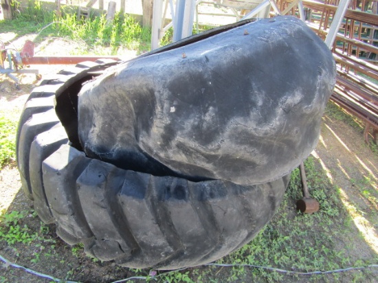 96. (2) Rubber Tire Feeders ( Your Bid is for the Pair)
