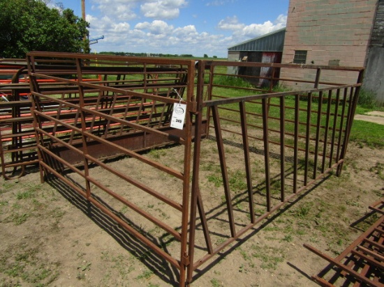 349. Square or Round Bale Feeder with Interlocking Feeder Panel Sides