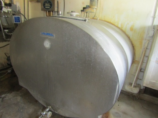 710.  Mueller OE 1000 Gallon Milk Bulk Tank, Automatic Wash, Twin Fan Compressor, Serial # 001539CA,