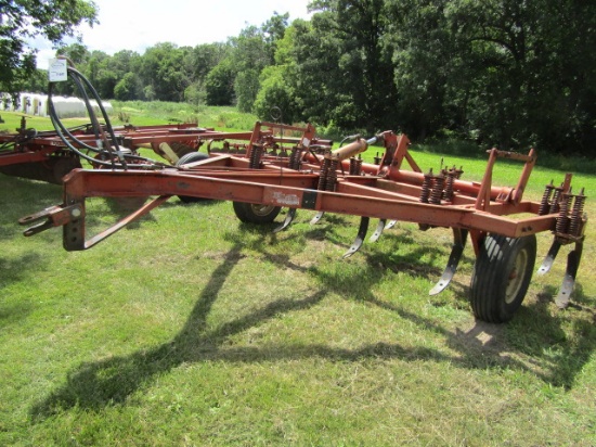 740. Melroe Model 501 11 FT. 11 Shank Pull Type Chisel Plow, Hydraulic Cylinders, Newer Twisted Shov