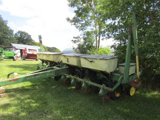 743. John Deere Model 7000 8 Row 30 Inch Corn Planter, Dry Fertilizer, Monitor
