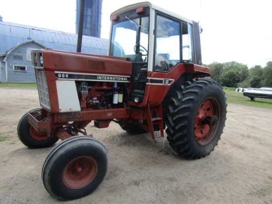 748.  1977 IH Model 986 Diesel Tractor, Cab, 3 Point, Dual Hydraulics, 540 / 1000 PTO, 38 Inch Rubbe