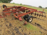 140. IH Model 470 15 FT. Tandem Wheel Carry Disc, Needs A few Discs Replace