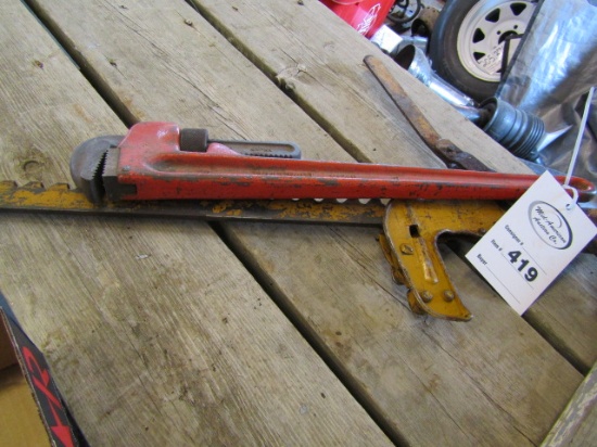 419. 208. True Craft 24 Inch Pipe Wrench & Fence Stretcher / Tax