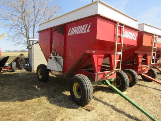 Lunndell Approx  300 Bushel Gravity Box