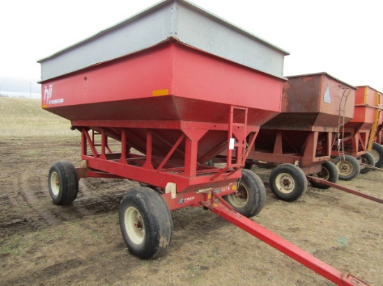 831. BII 275 Bushel Gravity Box with Metal Extensions & Ladder on EZ Trail