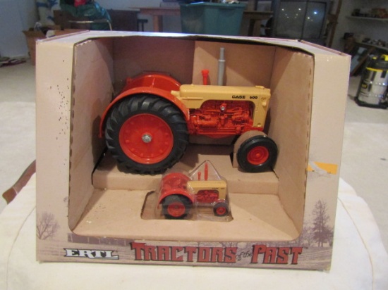 713. Ertl Case 600 Tractors of the Past Edition Inchludes 1/16th and 1/32nd