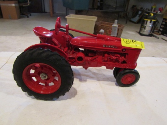 724. Ertl Farmall H