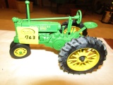 763. Un Styled John Deere B, No Markings