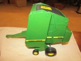 771. Ertl John Deere 566 Round Baler, With Bale, China, Plastic Components