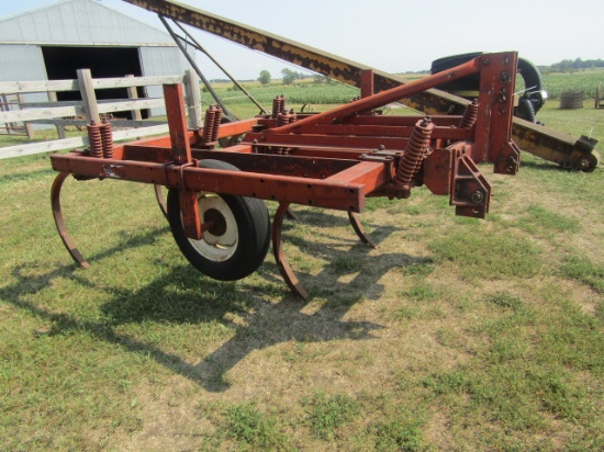 910. Mowhawk 7 Shand 3 Point Mounted Chisel Plow with Gauge Wheels