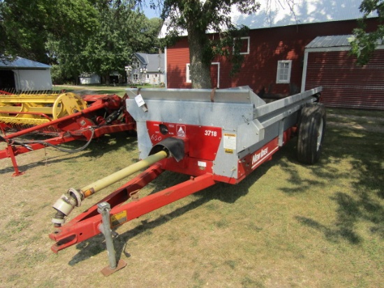 919. Very Nice New Idea Model 3718 Single Axle Manure Spreader, Poly Lined