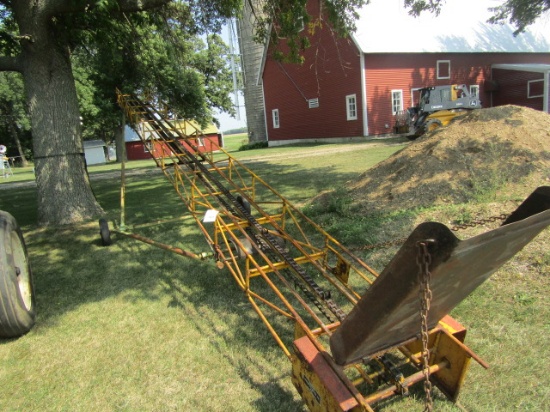 923. Approx. 25 FT. Bale Elevator on Transport