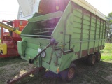 532. John Deere Model 716-A 16 FT. Triple Beater Front Side Unload Forage B