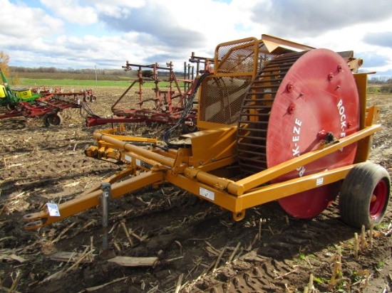 836. Rick Eze Hay Buster Model 3106 Rock Picker / Windrower, 10 FT. Rock Ra