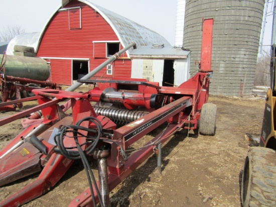 727. IH Model 881 Forage Harvester, IH 2 Row Narrow Corn Head , IH 5.5 FT.