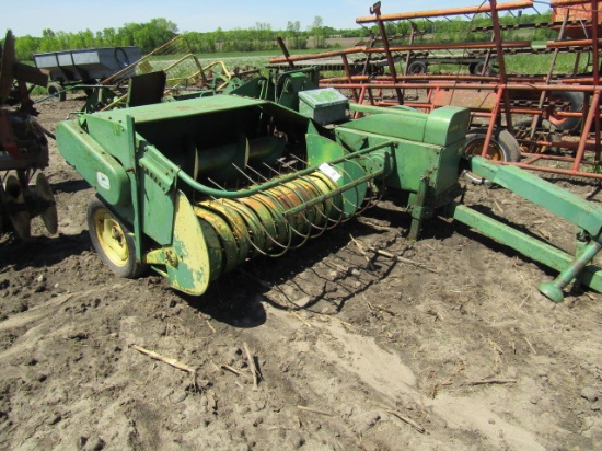 413. John Deere 24 T Square Baler