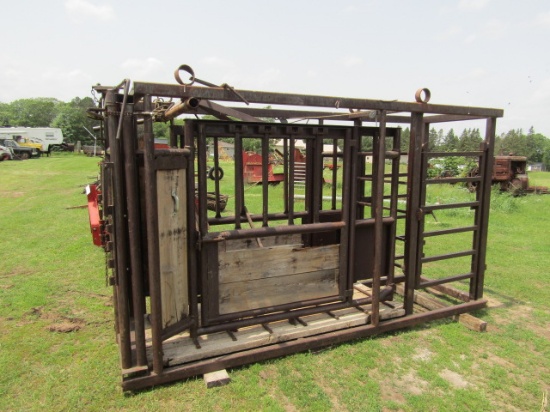 185. Heavy Duty Full Squeeze Livestock Working Chute, Self Locking Head Gat