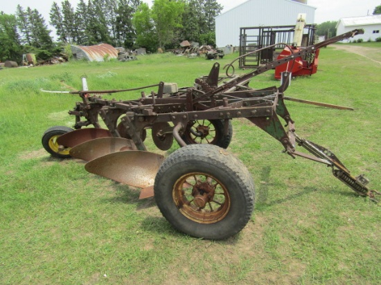 188. John Deere 555 ABH 3 X 14 Inch Pull Type Hyd. Lift Plow