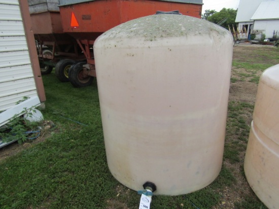 506. 500 Gallon Poly Tank with Valve