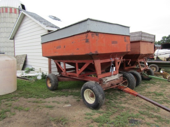 507. Nubilt Approx. 250 Bushel Gravity Box with Metal Extensions on 10 Ton