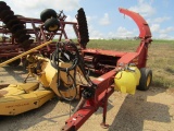 796. 262-484. New Holland 900 Forage Harvester, Pres. Tank, Sells with Item