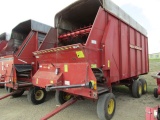 802. 289-568. New Holland 16 FT. Forage Box  on NH Tandem Axle Wagon, Ext.