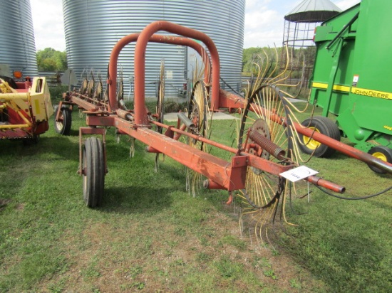 1656. 9 Wheel IN-Line Rake on Hyd. Transport