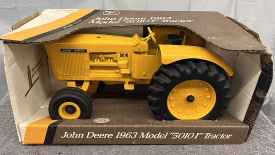 1/16 1963 John Deere 5010 Industrial tractor, new in box