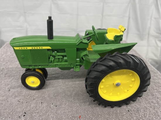 1/16 John Deere 10 Series tractor, 2 levers on dash, 2 long filters, repaint, no box