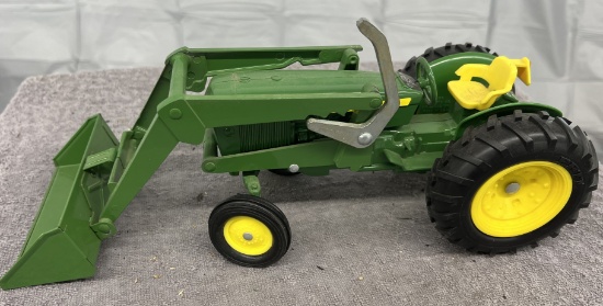 1/16 John Deere Utility tractor with loader, no box