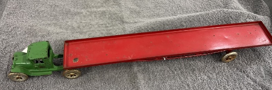 Arcade Model T tractor with car carrier trailer, original, total length approx. 24”