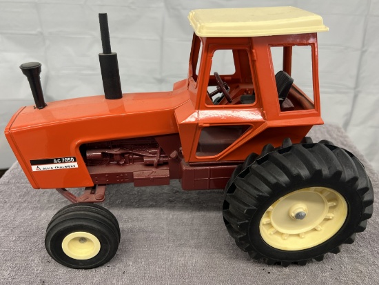 1/16 Allis-Chalmers 7520 tractor, maroon belly, repaint, no box
